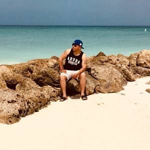 Meet your Posher, Luis